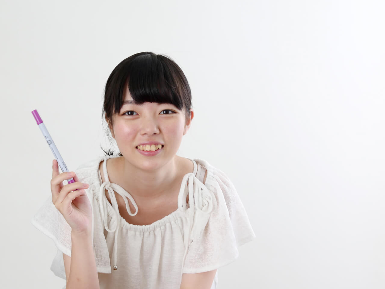 高校卒業に向けて学習する生徒